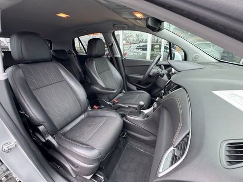 Used 2018 Chevrolet Trax LT w/ LT Convenience Package image 11