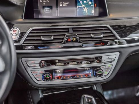 Used 2019 BMW 740i w/ Executive Package image 31