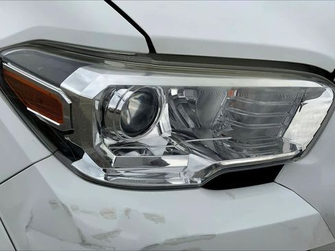 Used 2020 Toyota Tacoma SR5 image 27