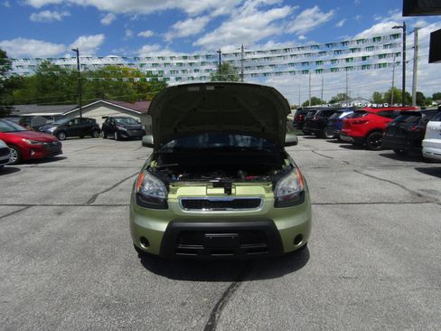Used 2011 Kia Soul + w/ Audio Pkg FWD image 23