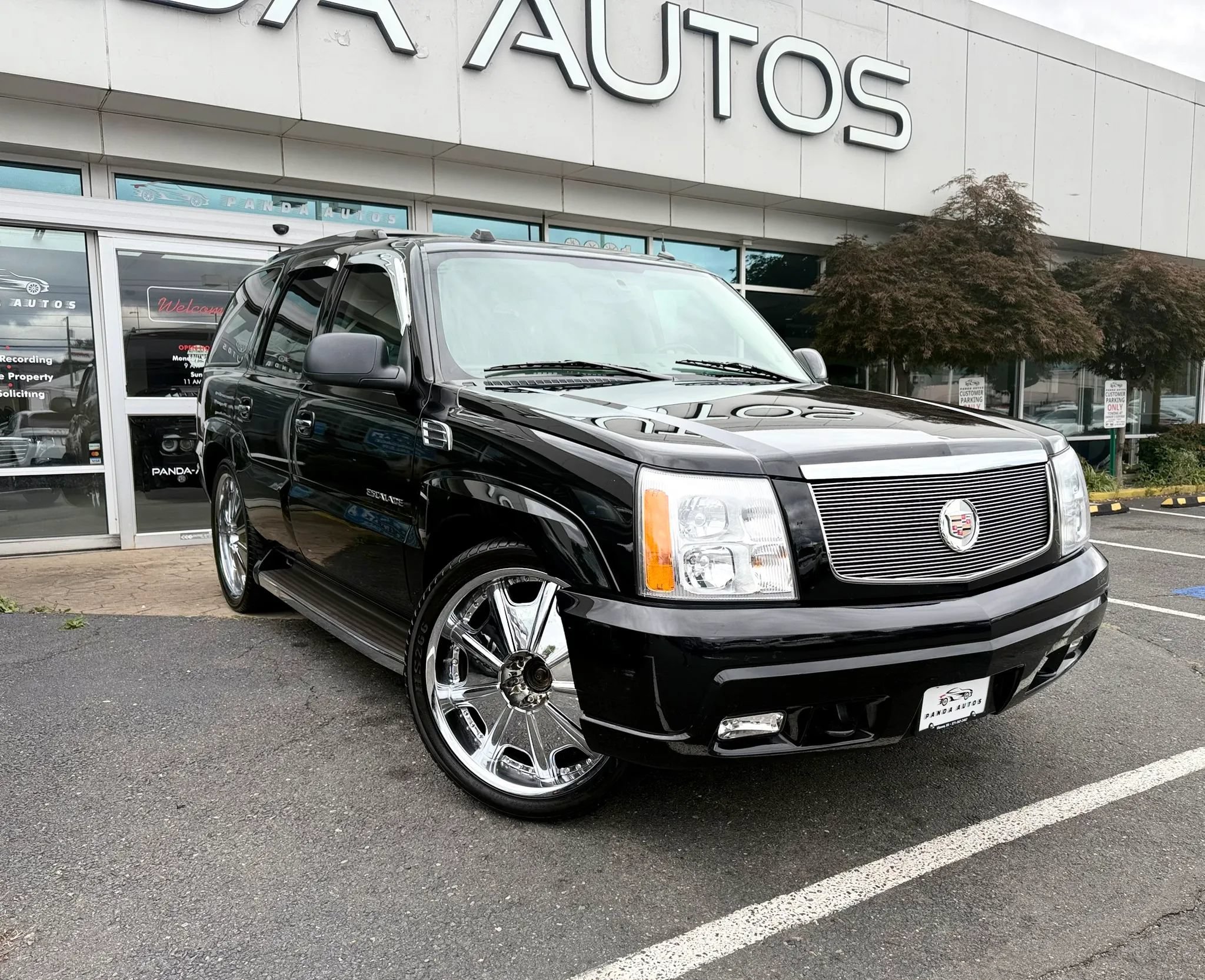 Used 2005 Cadillac Escalade AWD image 1