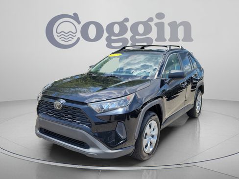 Used 2019 Toyota RAV4 LE FWD image 1