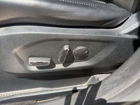 Used 2018 Ford Edge Titanium w/ Equipment Group 301A AWD/4WD image 11