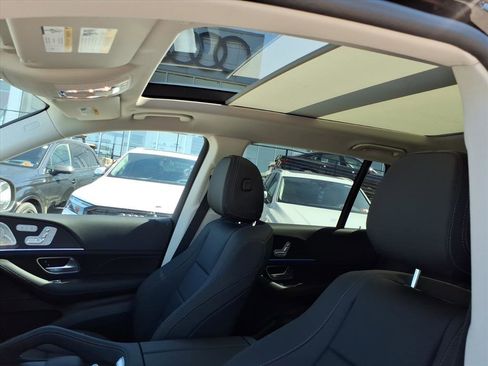 Used 2026 Mercedes-Benz GLS 450 4MATIC image 11