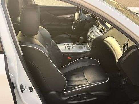 Certified 2019 INFINITI Q70 Luxe image 8