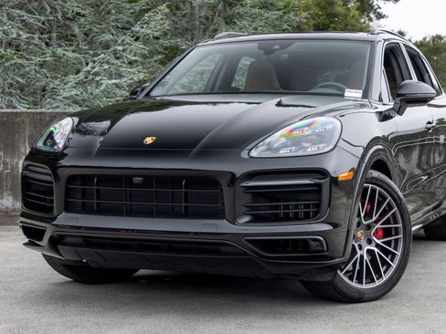 Certified 2023 Porsche Cayenne GTS AWD/4WD image 7