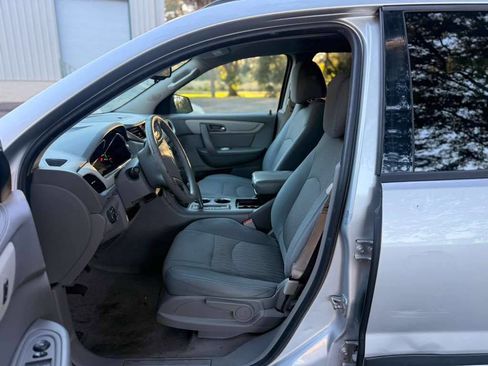 Used 2017 Chevrolet Traverse LS image 7