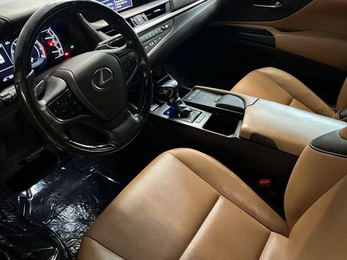 Used 2021 Lexus ES 250 w/ Premium Package image 10