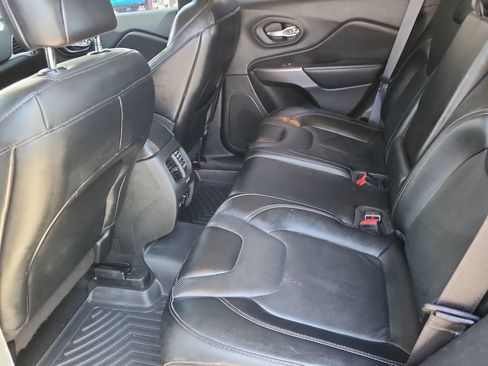 Used 2022 Jeep Cherokee Limited AWD/4WD image 10