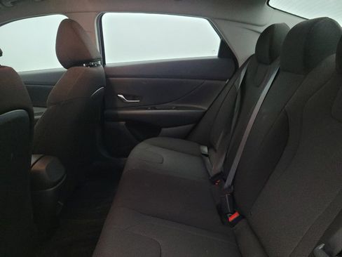 Used 2024 Hyundai Elantra SE image 18