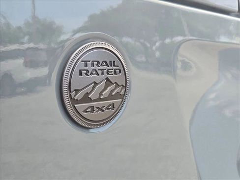 Used 2025 Jeep Gladiator Sport AWD/4WD image 9