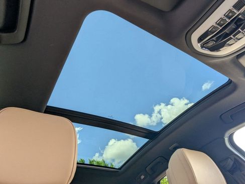 Certified 2026 Porsche Macan image 27