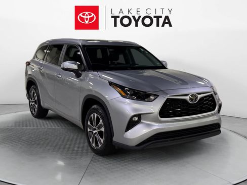 Used 2024 Toyota Highlander XLE image 10