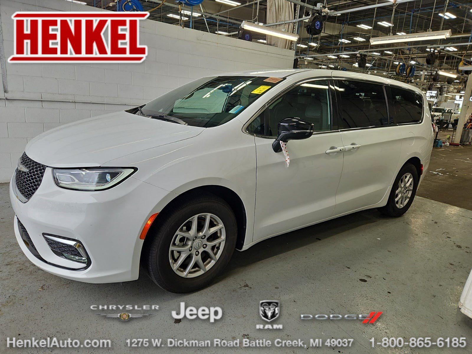 Used 2026 Chrysler Pacifica Select FWD image 1