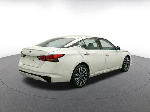Used 2025 Nissan Altima 2.5 SV FWD image 9