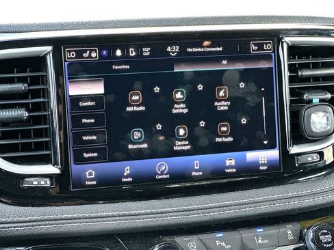 Used 2023 Chrysler Pacifica Touring FWD image 20