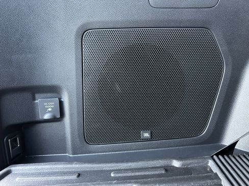 Used 2024 Toyota Highlander Platinum image 26