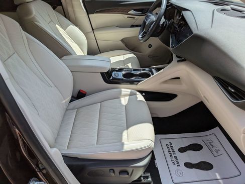 Used 2022 Buick Envision Avenir w/ Technology Package II AWD/4WD image 31