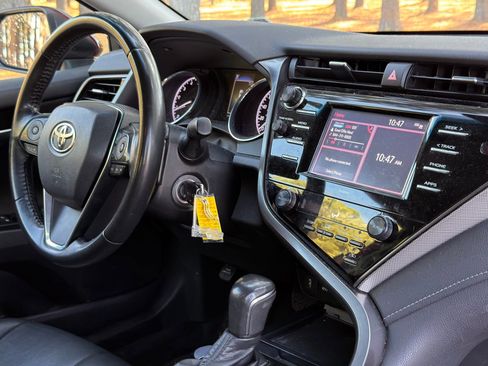 Used 2020 Toyota Camry SE image 18