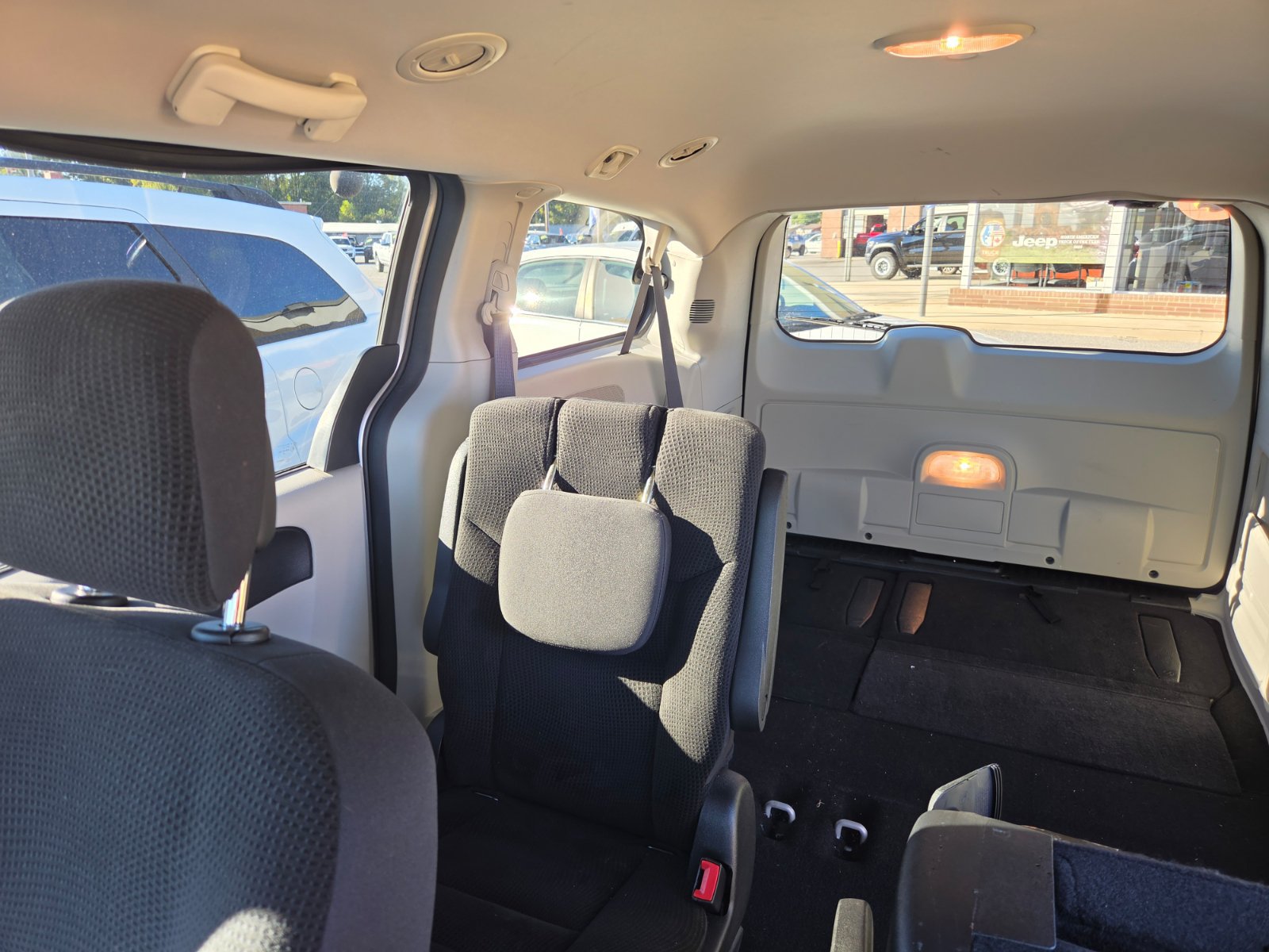 Used 2019 Dodge Grand Caravan SE FWD image 13