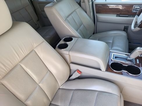 Used 2014 Lincoln Navigator L 2WD image 13