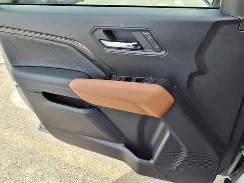 Used 2025 GMC Canyon AT4 image 19