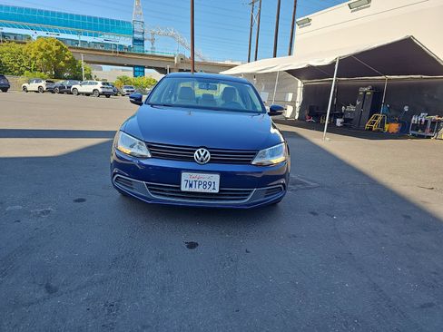 Used 2014 Volkswagen Jetta SE FWD image 2