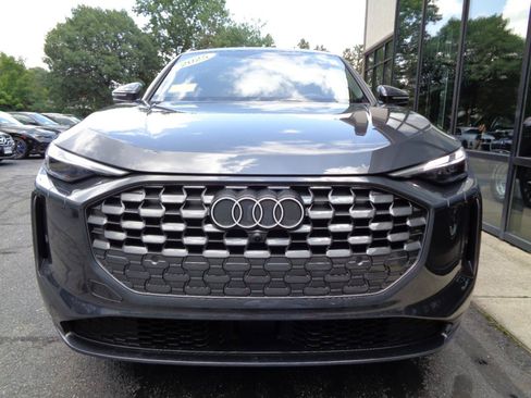 Used 2025 Audi Q5 Premium w/ Convenience Package AWD/4WD image 2