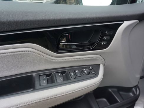 Used 2024 Honda Odyssey Elite image 4