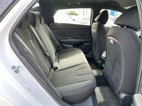Used 2025 Hyundai Elantra Sport image 13