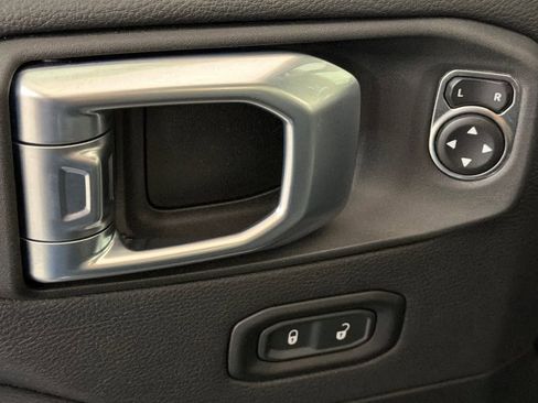 Used 2021 Jeep Wrangler Unlimited Sahara w/ Cold Weather Group image 13