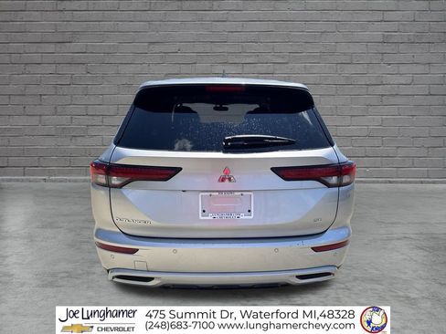 Used 2023 Mitsubishi Outlander SE FWD image 4