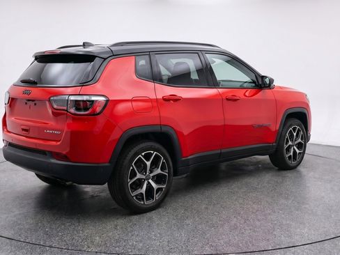 Used 2025 Jeep Compass Limited AWD/4WD image 9