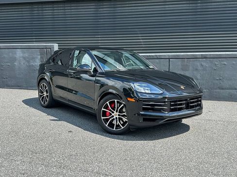 Certified 2025 Porsche Cayenne S AWD/4WD image 12