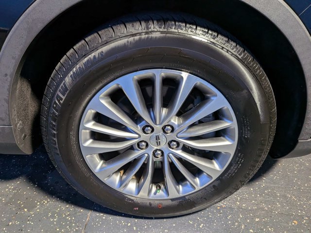 Used 2017 Lincoln MKX Select w/ Select Plus Package FWD image 11