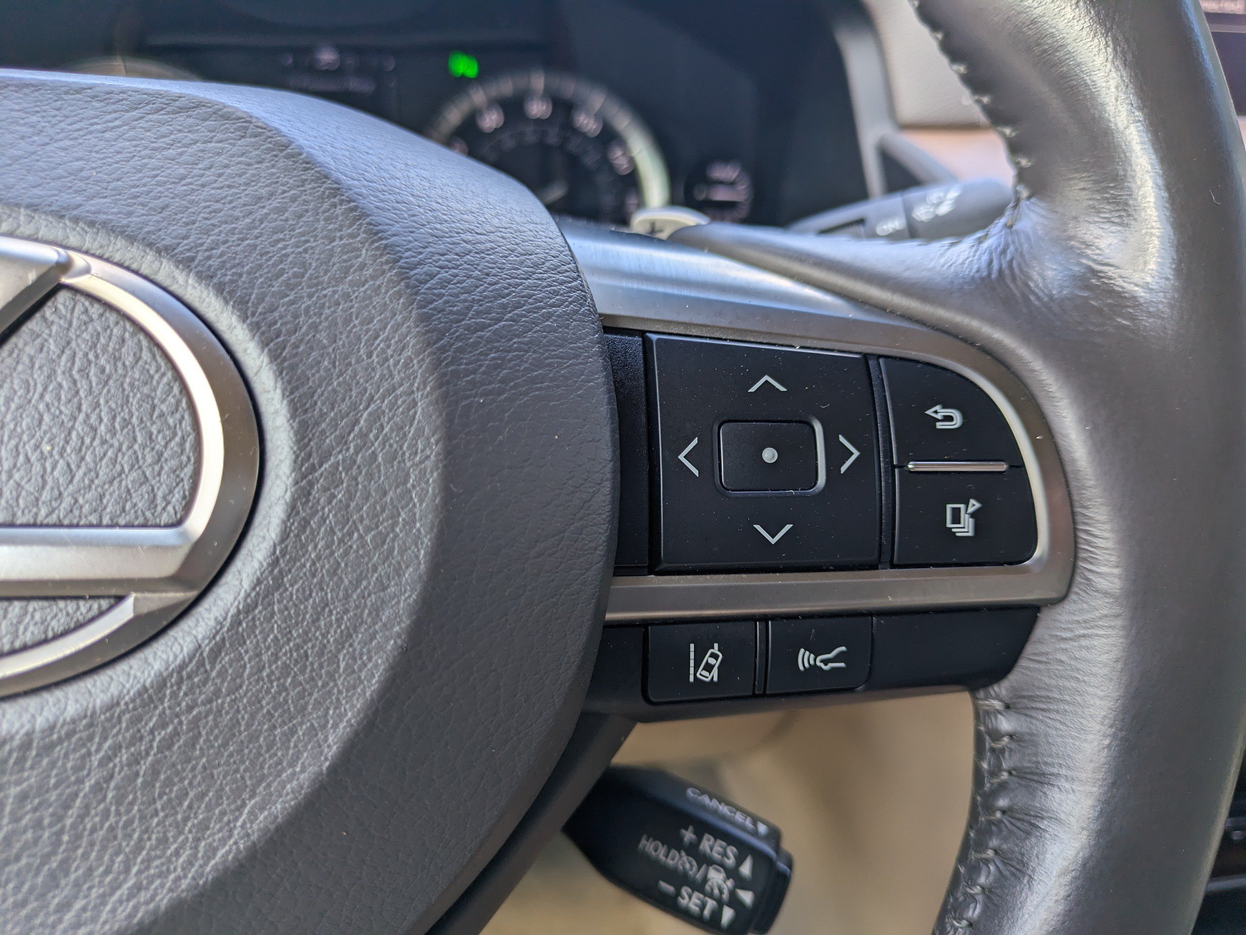Used 2017 Lexus LX 570 4WD w/ Luxury Package image 27