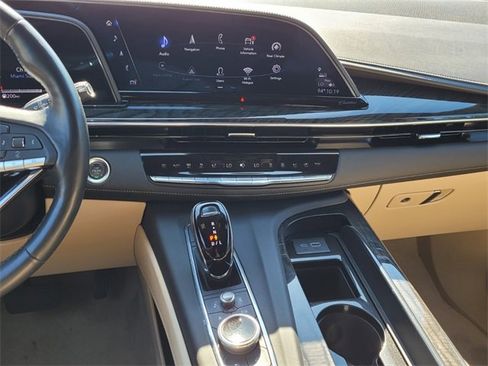 Used 2024 Cadillac Escalade Premium Luxury image 8