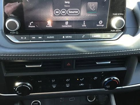 Used 2023 Nissan Rogue S image 9