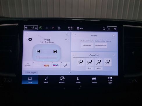 Used 2025 Chrysler Pacifica Select image 24