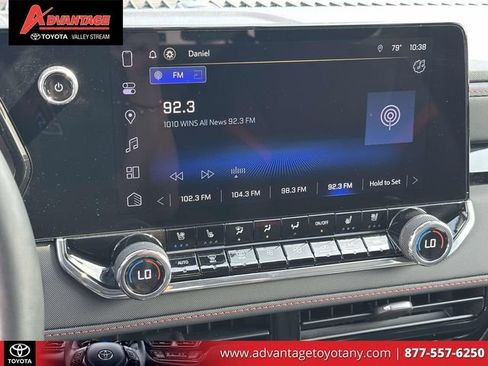 Used 2024 Chevrolet Colorado Z71 w/ Z71 Convenience Package 2 AWD/4WD image 31