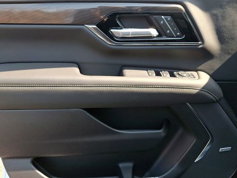 New 2026 GMC Yukon Elevation image 8