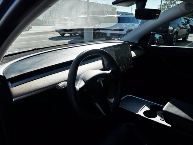 Used 2021 Tesla Model Y Long Range AWD/4WD image 16