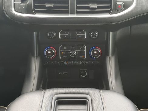 Used 2021 Chevrolet Tahoe Premier w/ Premium Package image 17