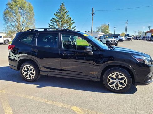 Used 2022 Subaru Forester Premium image 5