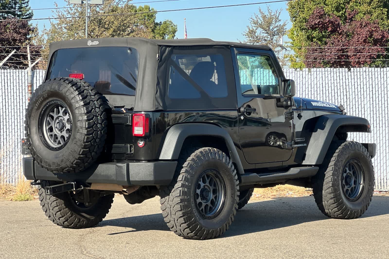 Used 2016 Jeep Wrangler Sport w/ Quick Order Package 24S AWD/4WD image 3