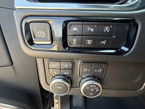 Certified 2025 GMC Yukon Denali AWD/4WD image 17
