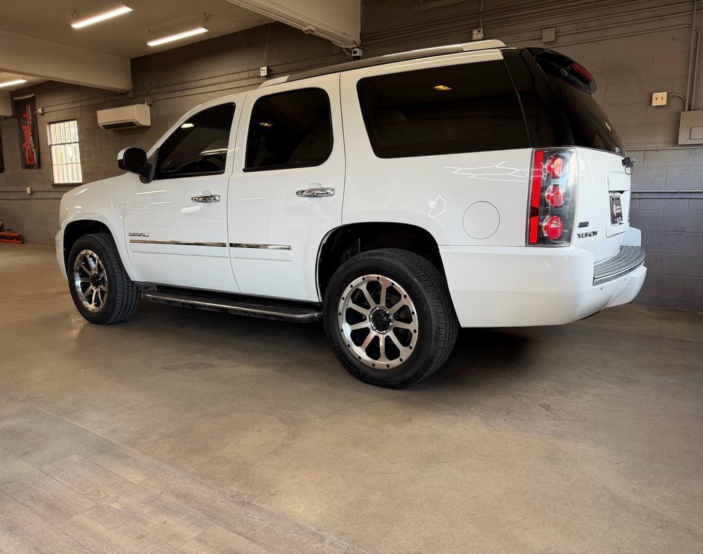 Used 2012 GMC Yukon Denali AWD/4WD image 2