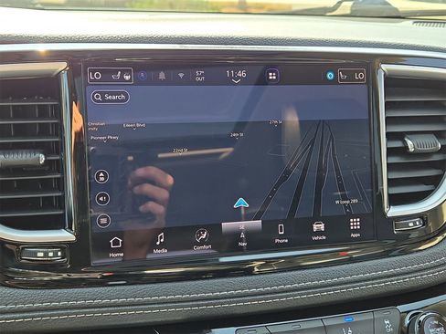 Used 2023 Chrysler Pacifica Limited image 19