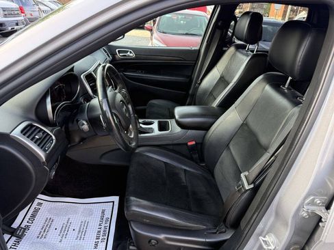 Used 2017 Jeep Grand Cherokee Altitude AWD/4WD image 7