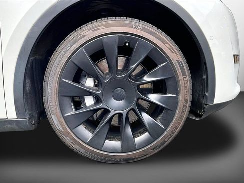 Used 2021 Tesla Model Y Long Range AWD/4WD image 34